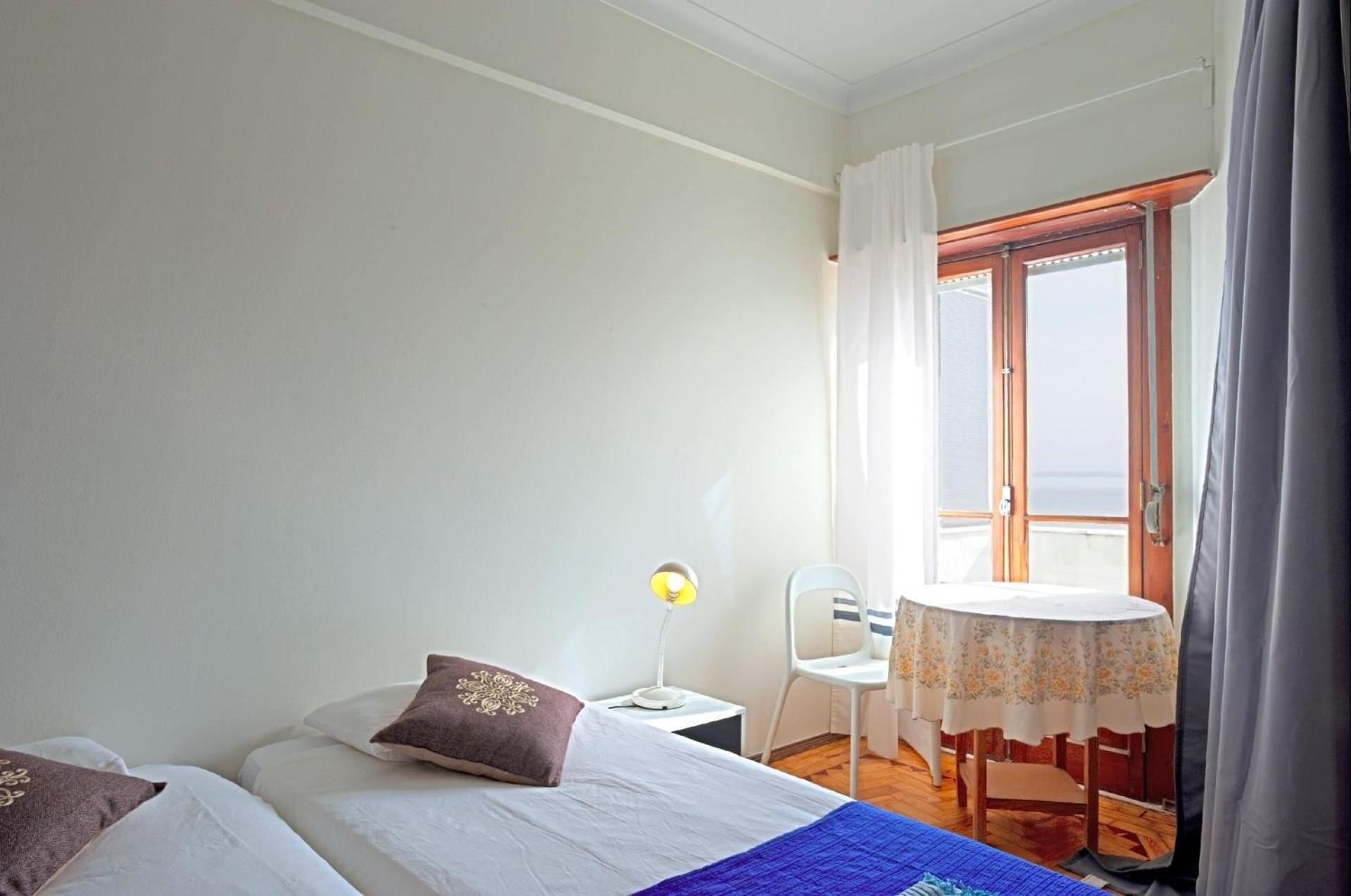 Fuer 19 Personen Und 1 Kind In Lissabon, Regio De Costa De - B58256 Apartamento *