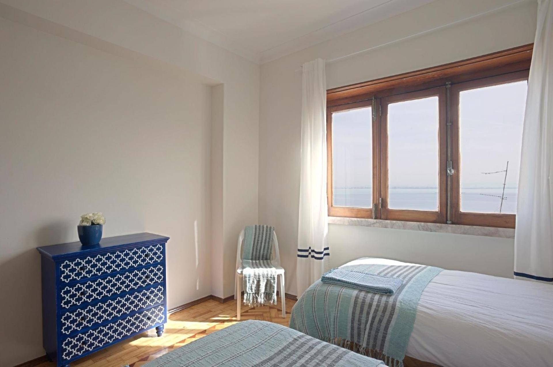 Fuer 19 Personen Und 1 Kind In Lissabon, Regio De Costa De - B58256 Apartamento *
